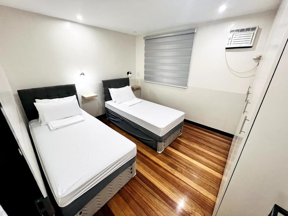 Bed, Photo of the whole room, Bedroom, air conditioner