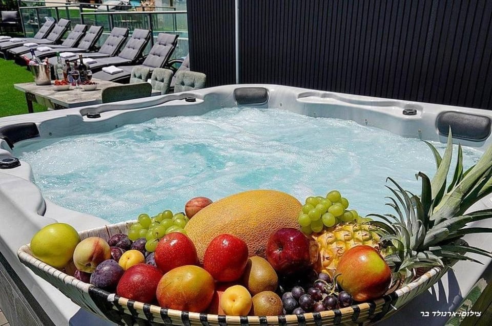 Hot Tub, Food and drinks