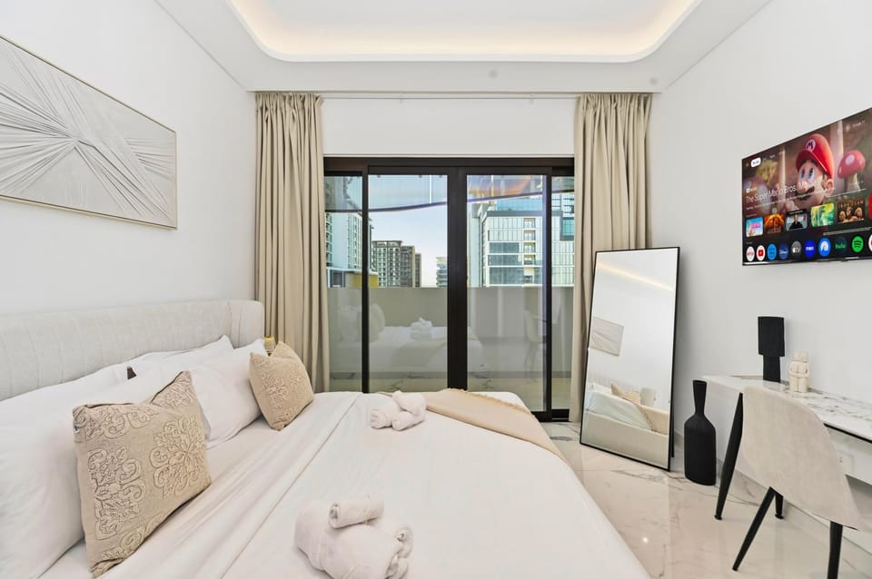Bed, TV and multimedia, Living room, Photo of the whole room, Seating area, Bedroom, towels
