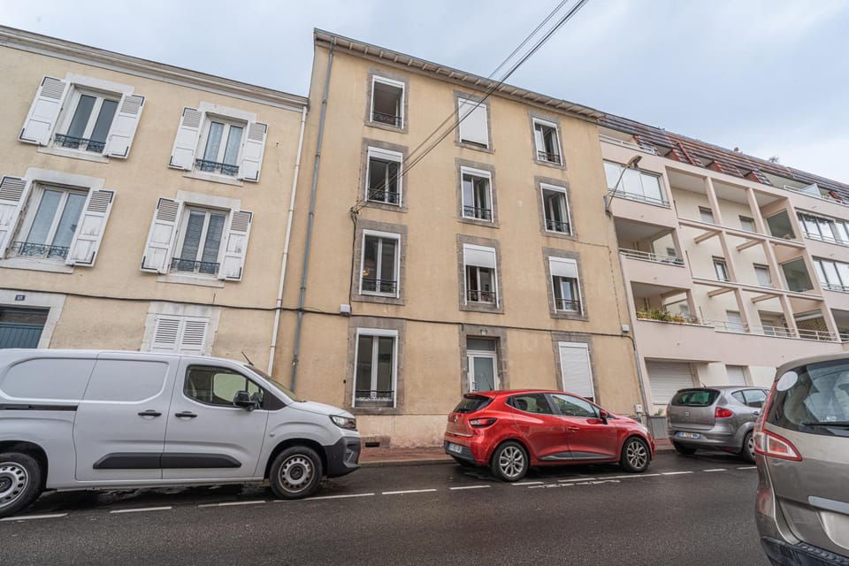 Property building, Neighbourhood