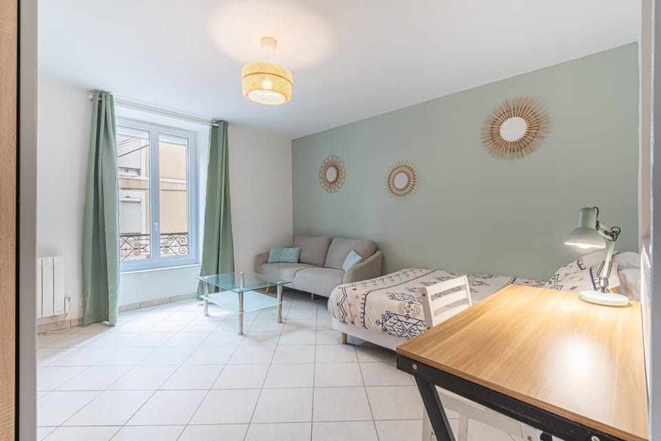 Bed, Living room, Photo of the whole room, Seating area, Bedroom