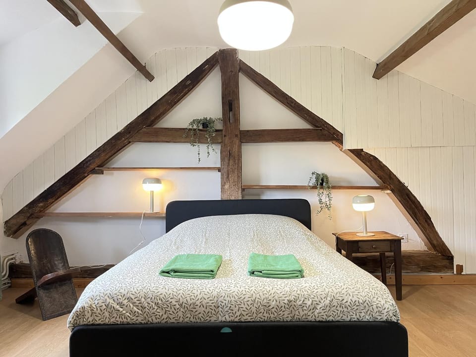 Bed, Photo of the whole room, Bedroom, towels
