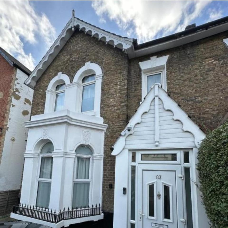 Superb luxury stay Croydon London Bed and Breakfast in Croydon