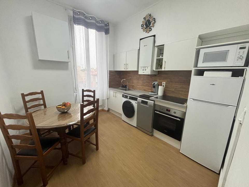 Kitchen or kitchenette, dishwasher, oven, stove, washing machine