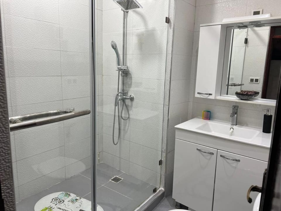 Shower, Bathroom, towels
