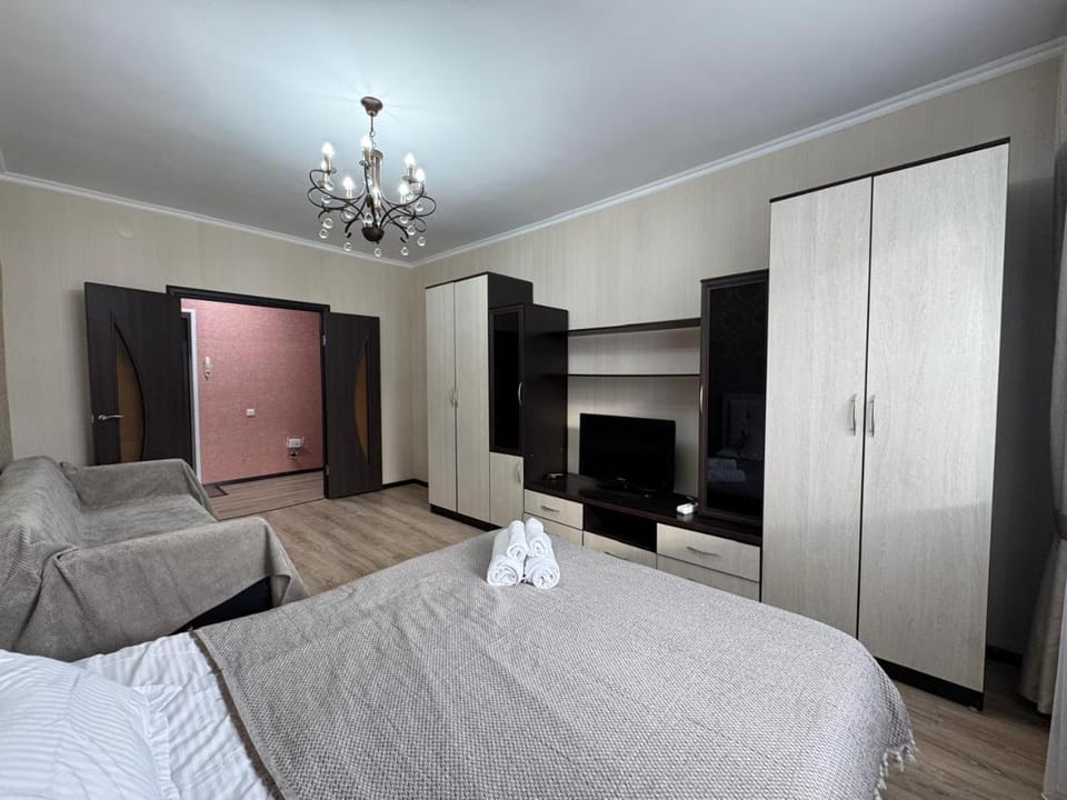 Bed, TV and multimedia, towels, wardrobe
