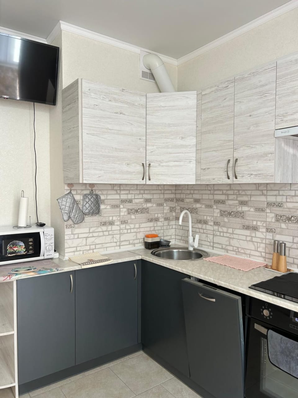 TV and multimedia, Kitchen or kitchenette, dishwasher, stove