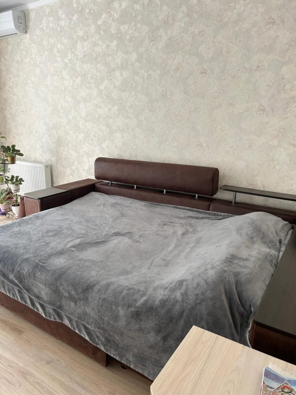 Bed, Seating area