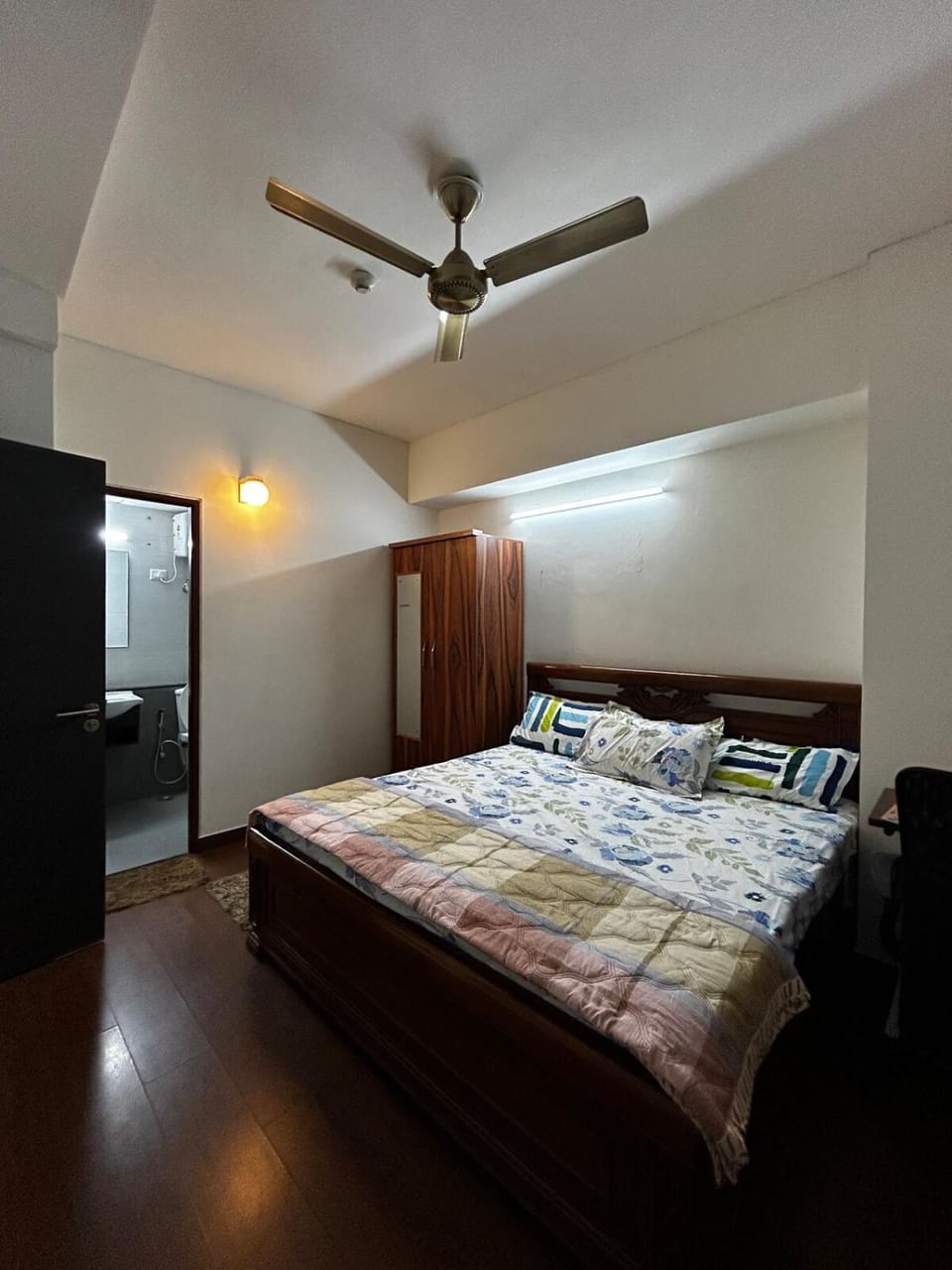 Bed, Photo of the whole room, Bedroom
