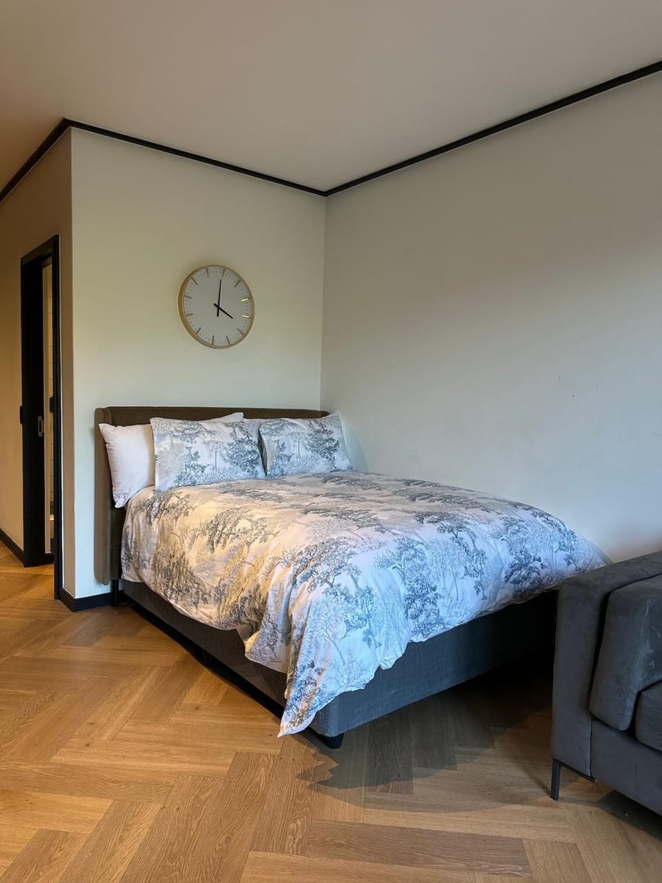 Modern Studio Steps from Ratanga Park Apartment in Cape Town
