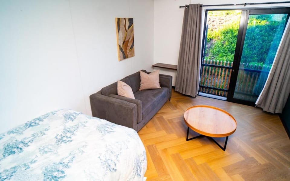 Modern Studio Steps from Ratanga Park Apartment in Cape Town