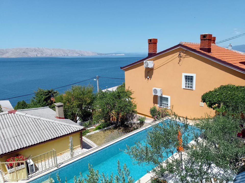 Pool view, Sea view