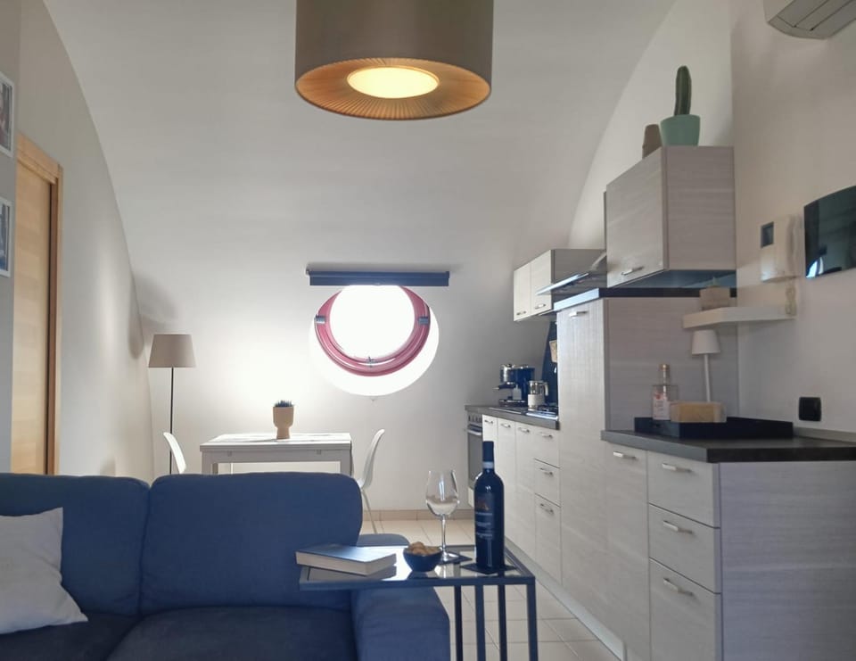 Kitchen or kitchenette, Seating area