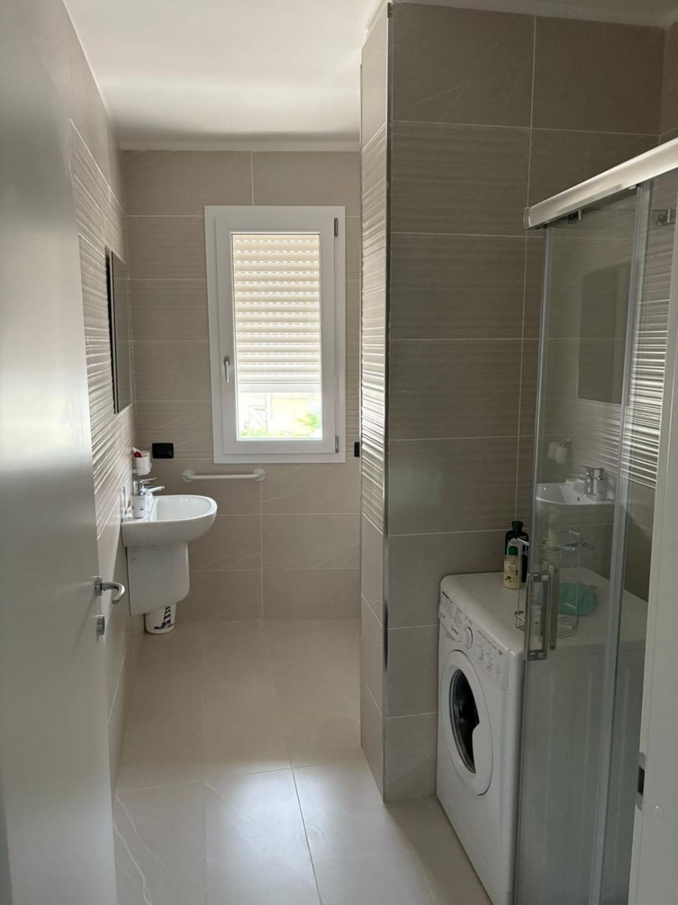 Shower, Toilet, Bathroom, washing machine