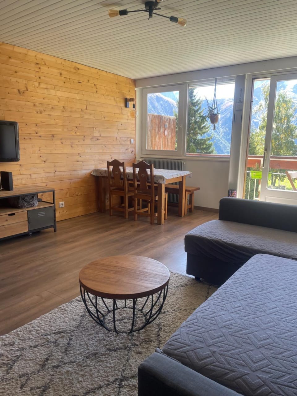 Living room, Seating area, Dining area