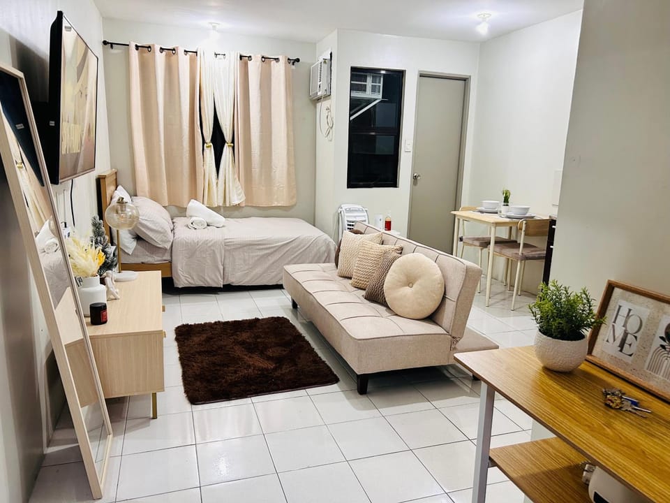 Bed, TV and multimedia, Photo of the whole room, Seating area