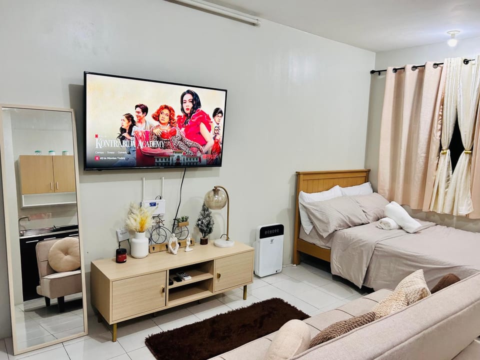 Bed, Living room