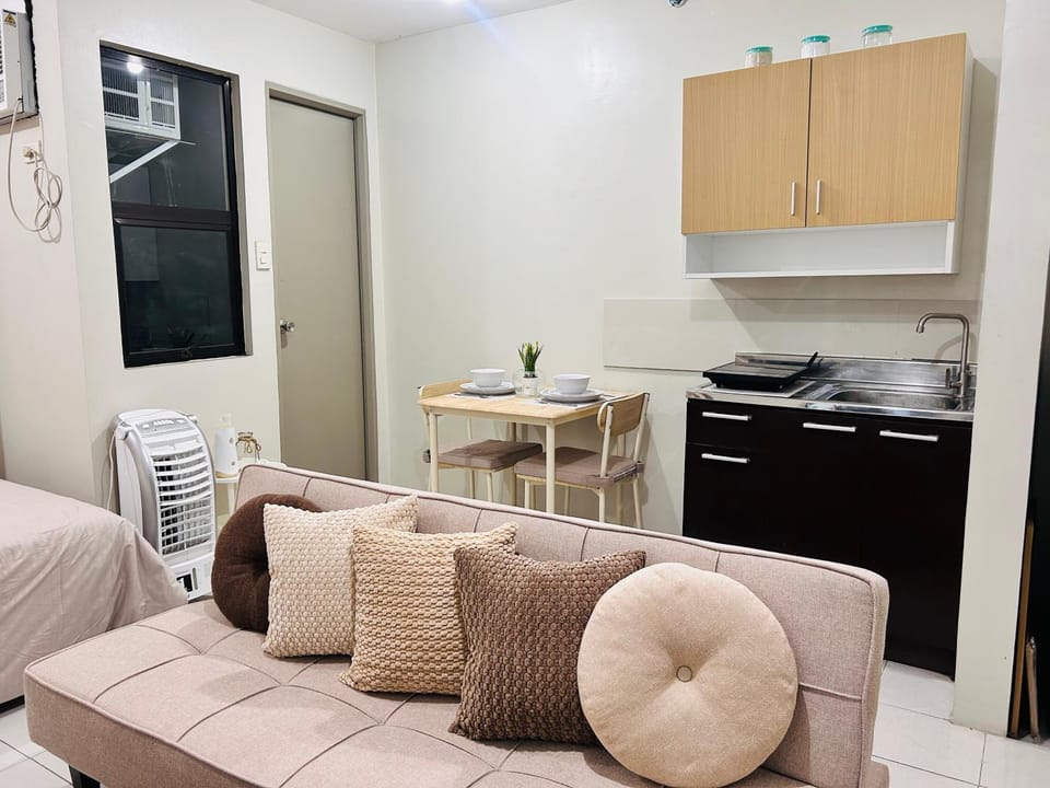 Kitchen or kitchenette, Living room, Seating area