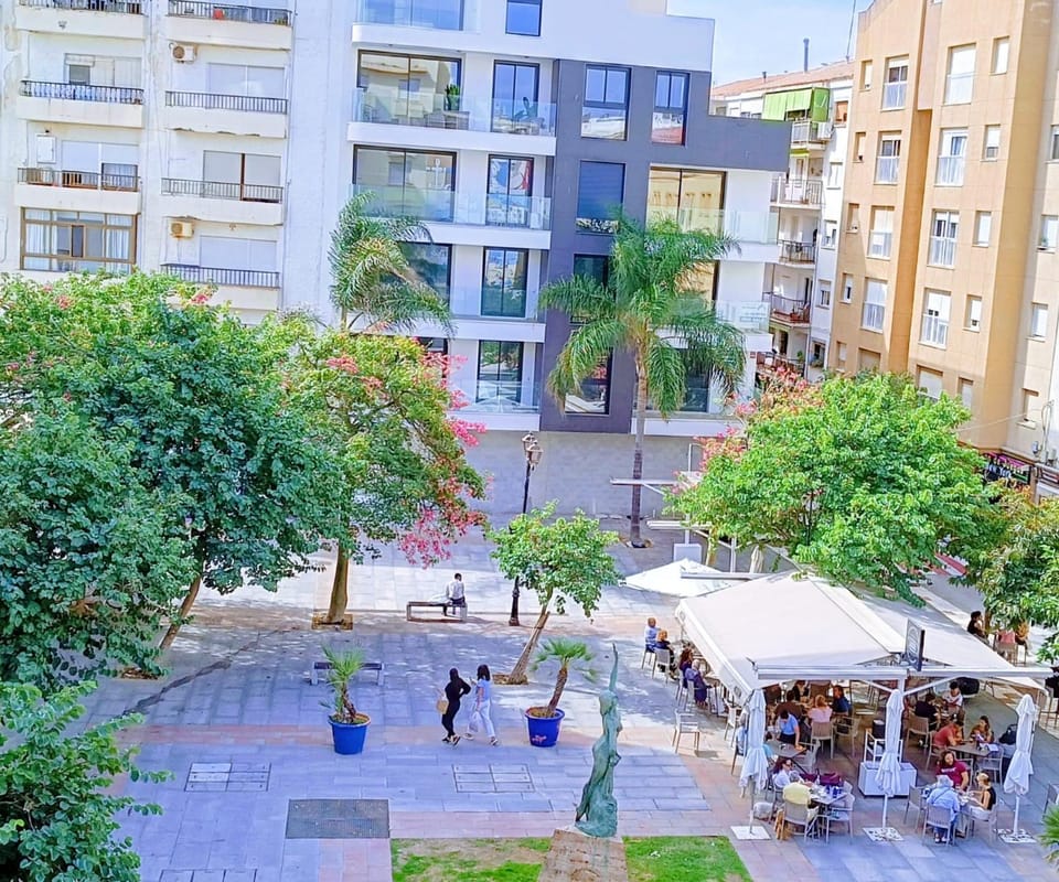 Off site, Street view, Location