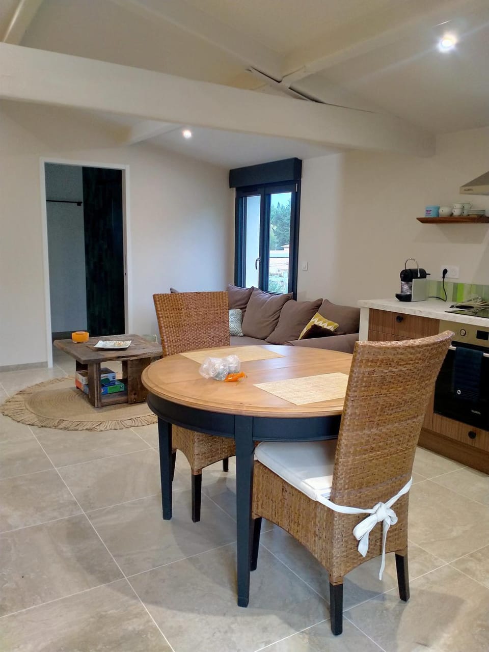 Seating area, Dining area