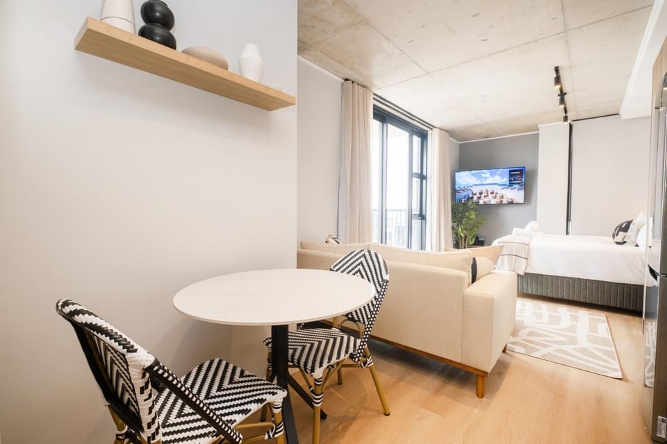 Seating area, Dining area