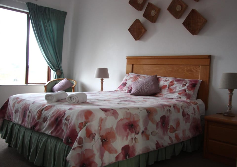 Bedroom, towels