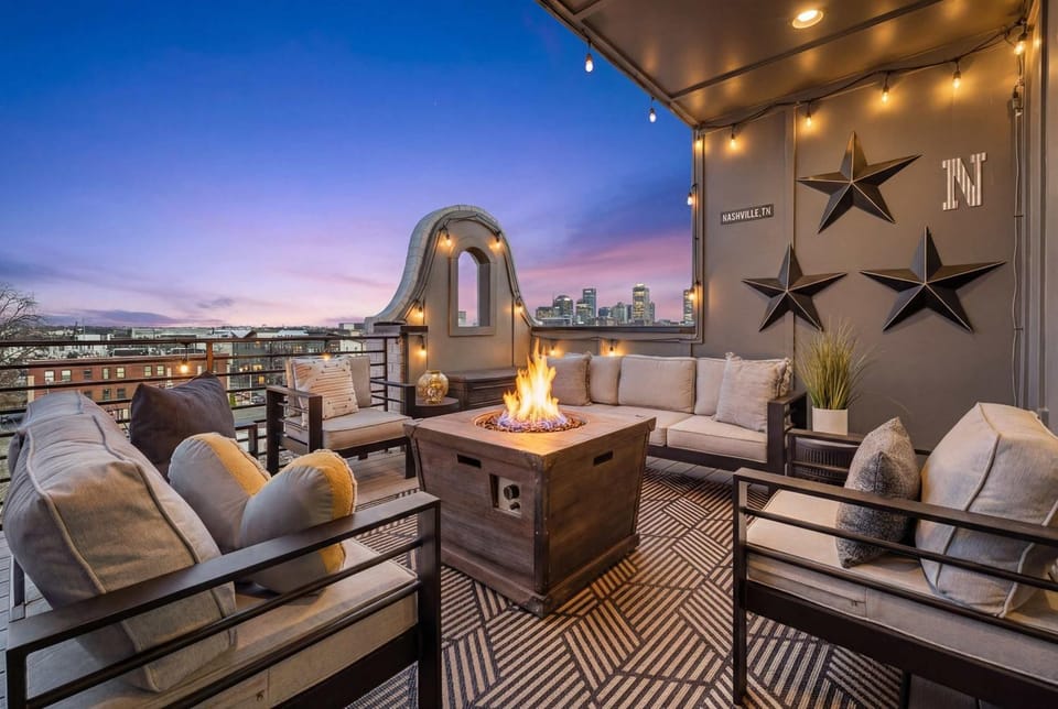 CLose to DT Speakeasy Poker City Views House in Nashville