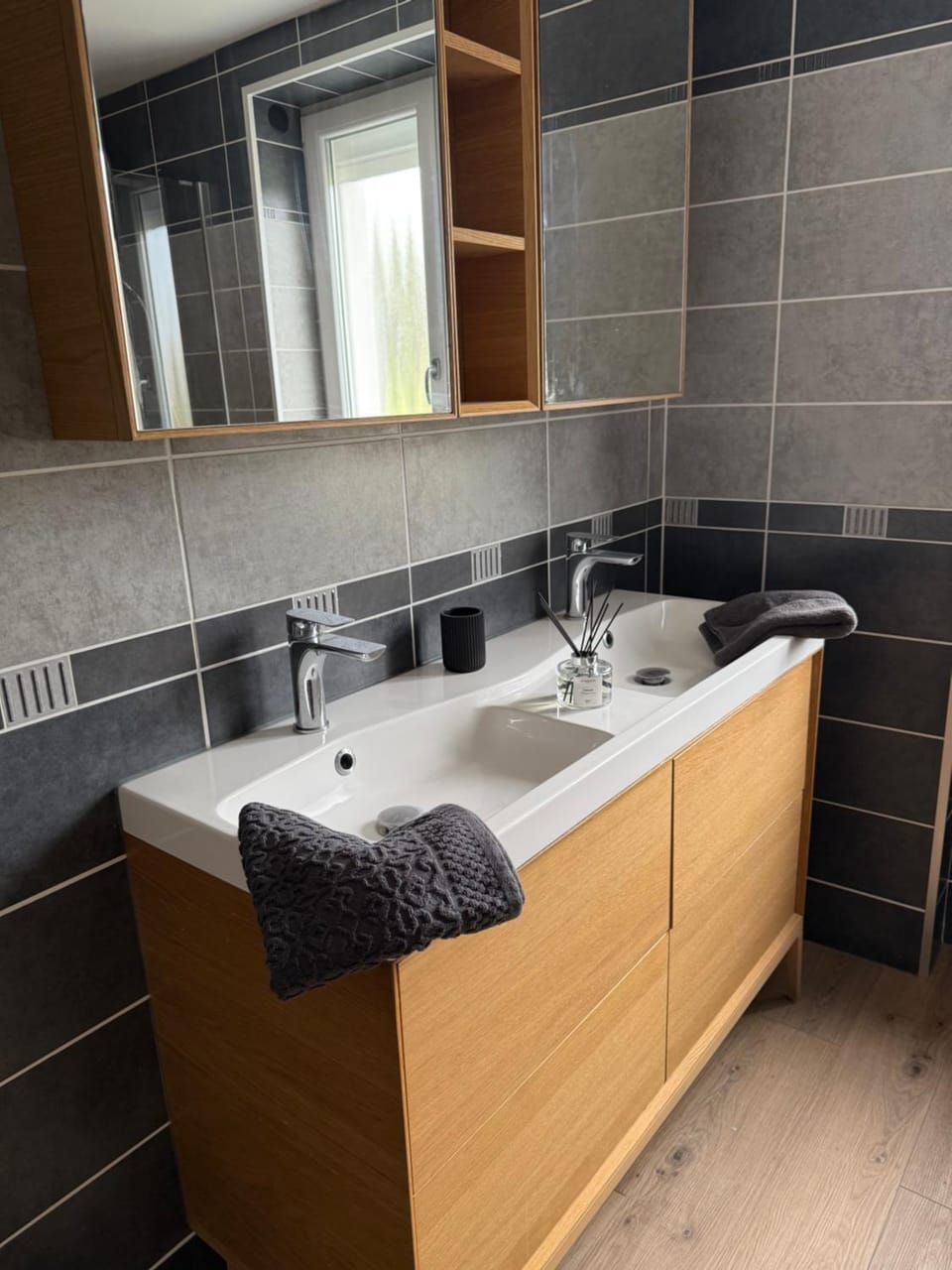 Bathroom, towels