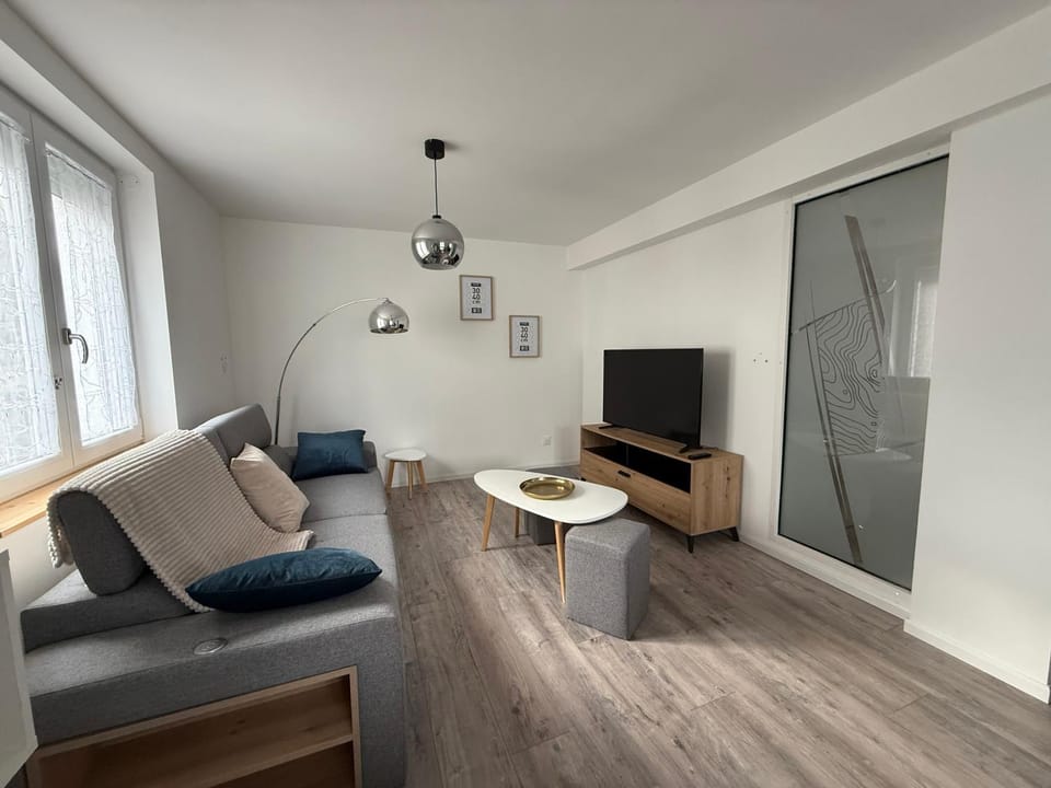 Communal lounge/ TV room, TV and multimedia, Living room, Seating area