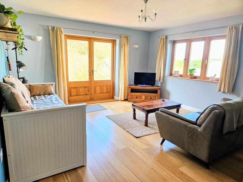 Communal lounge/ TV room, Living room, Seating area