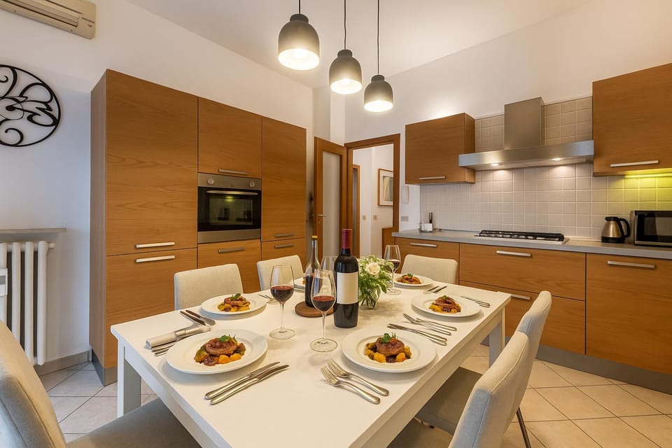 Food and drinks, Dining area, Area and facilities, Dinner, Drinks, Alcoholic drinks, room service, VIP, kitchen