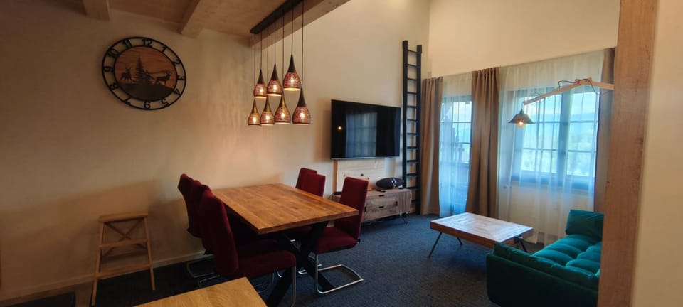 TV and multimedia, Living room, Dining area