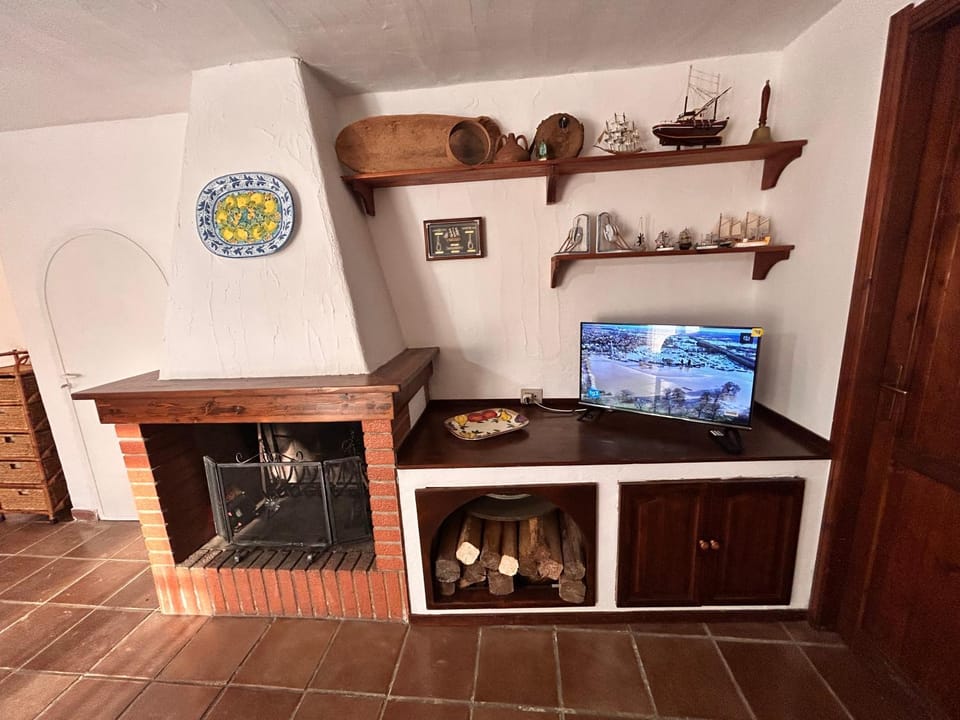 Living room, Seating area, fireplace, fireplace