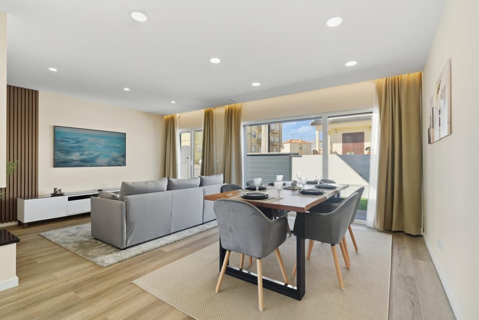 TV and multimedia, Living room, Dining area