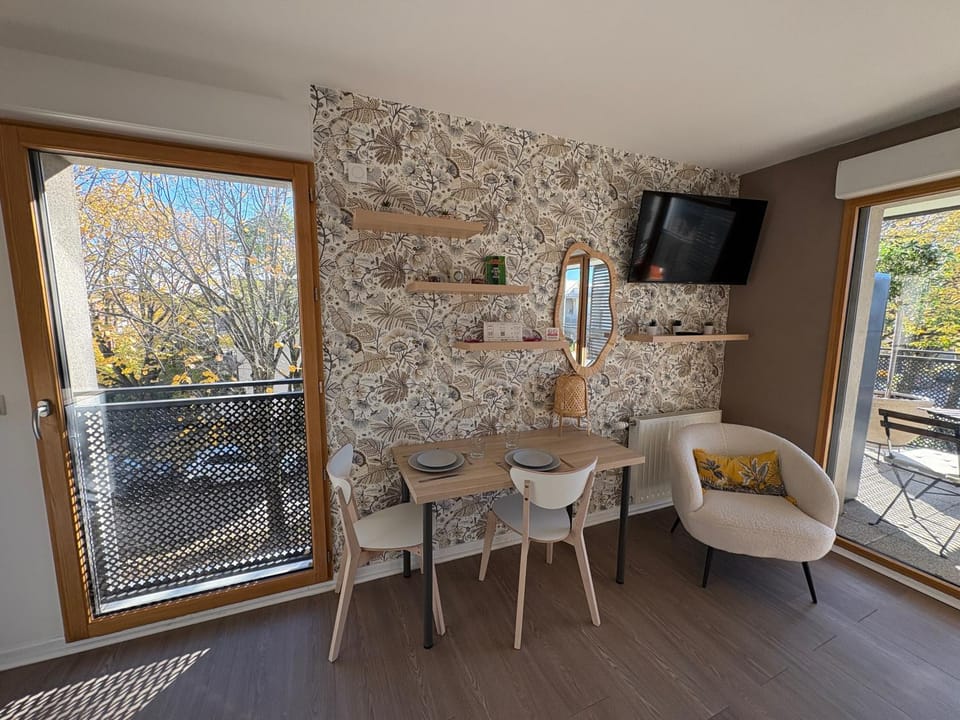 TV and multimedia, Dining area, City view, City view, Garden view, Garden view, Street view, Street view, Quiet street view, Inner courtyard view