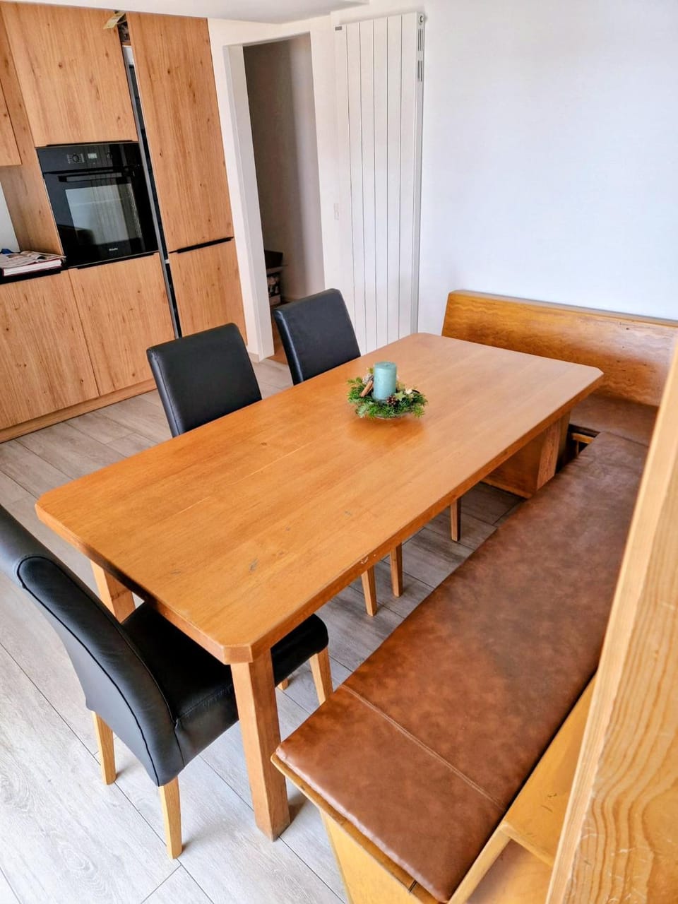 Kitchen or kitchenette, Seating area, Dining area