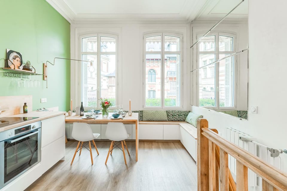 Kitchen or kitchenette, Dining area, oven, stove