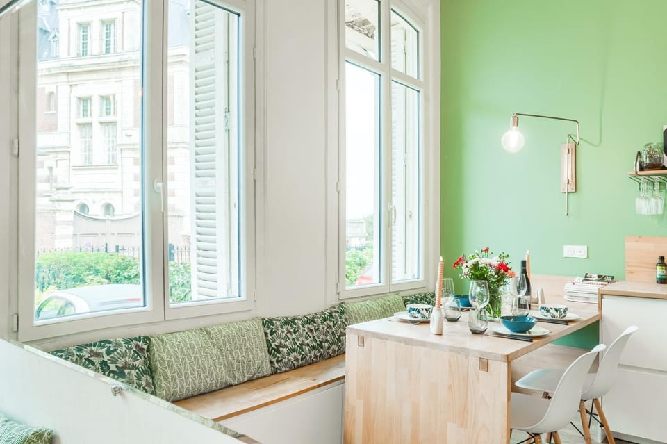 Seating area, Dining area