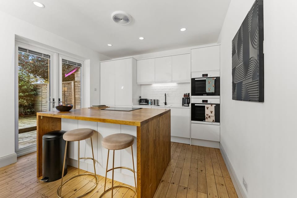 Kitchen or kitchenette, oven, toaster