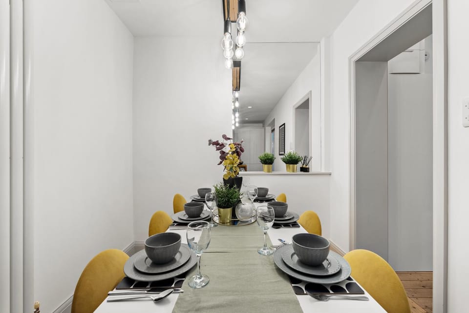 Seating area, Dining area
