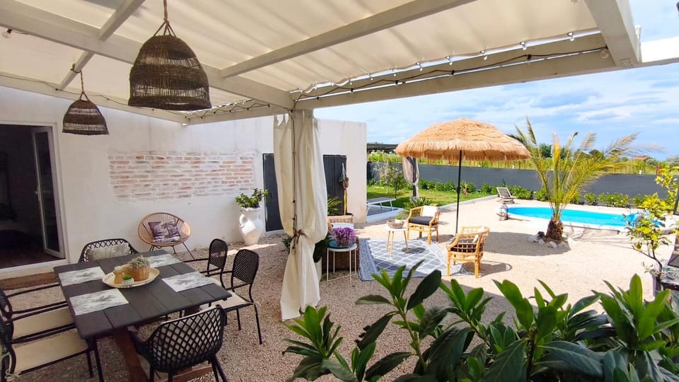Patio, Dining area