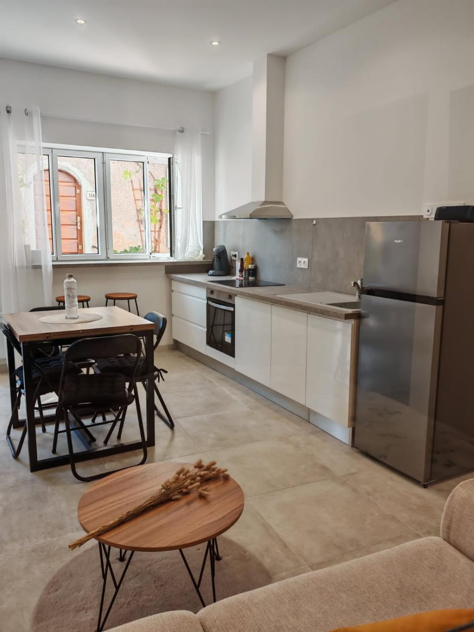 Coffee/tea facilities, oven, toaster