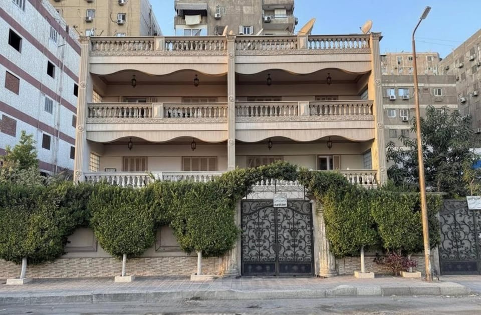 Property building, Day