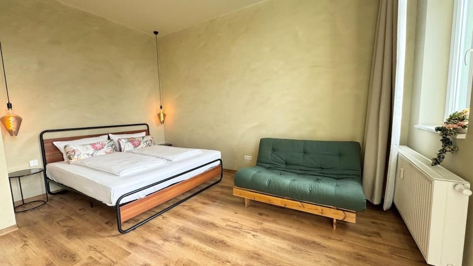 Bed, Seating area, Bedroom