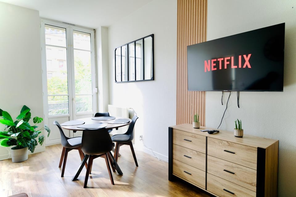 Modern & Hypercentre, Private Balcony Apartment in Saint-Étienne