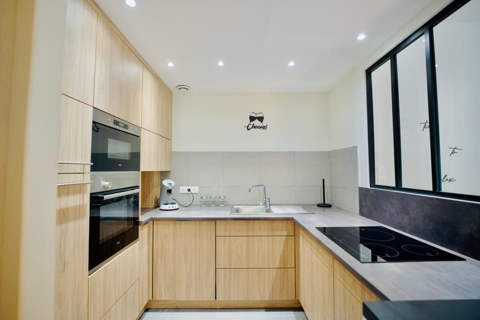 Modern & Hypercentre, Private Balcony Apartment in Saint-Étienne