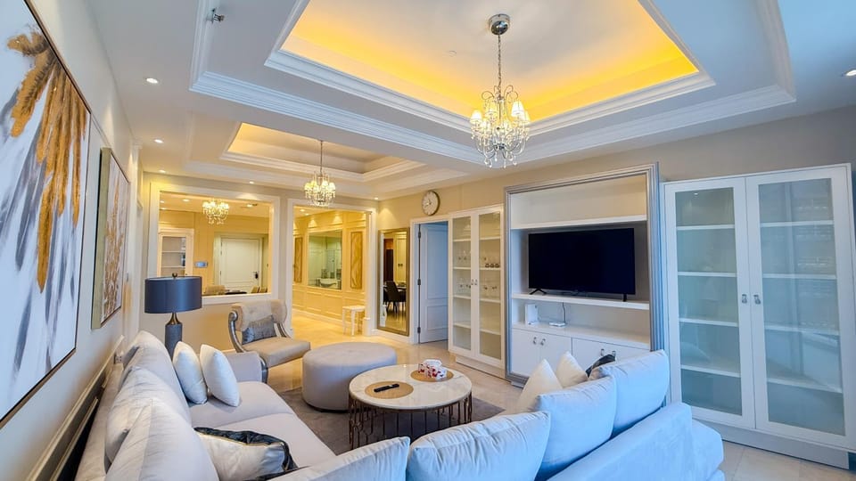 Communal lounge/ TV room, TV and multimedia, Living room, Seating area, Evening entertainment