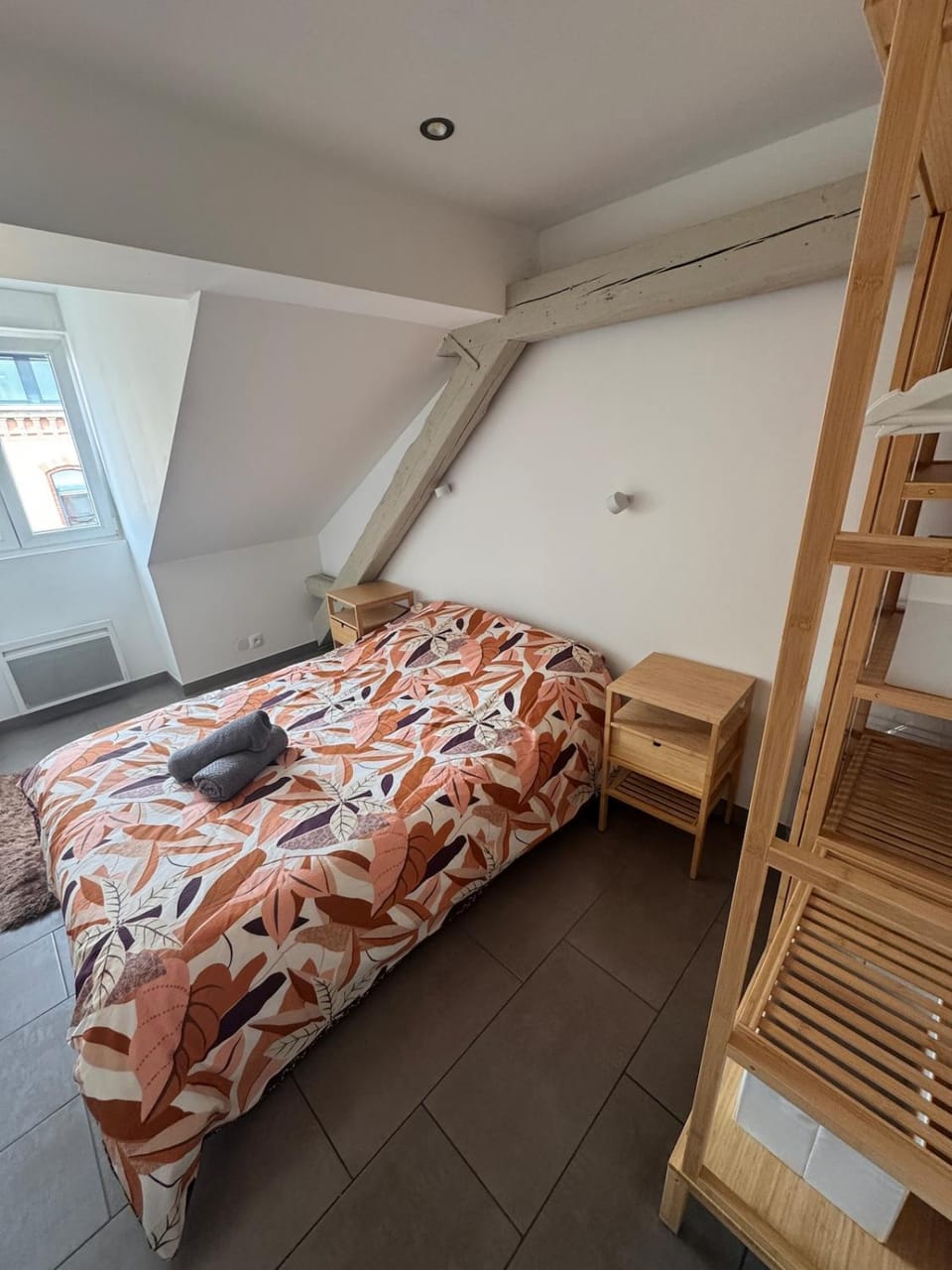 Bed, Bedroom, towels