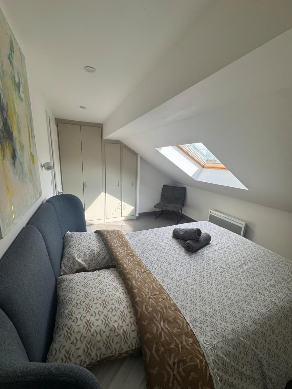 Bed, Photo of the whole room, Bedroom, wardrobe