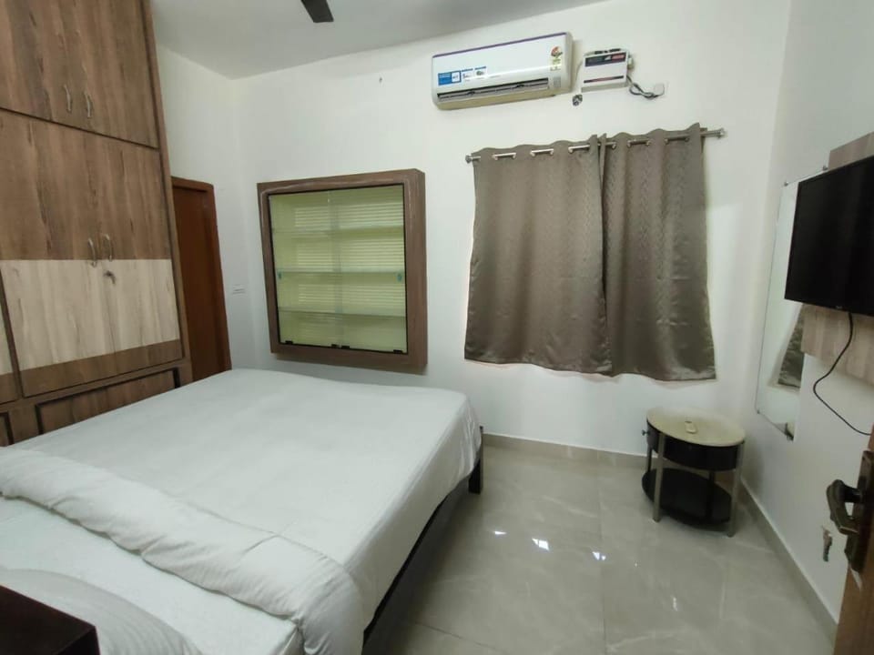 PARADISE HOMESTAY Behind Srinivasam Complex TTD Ticket Counter Near BusStand And Railway Station Vacation rental in Tirupati